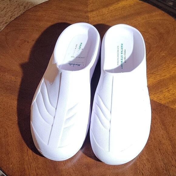 BRAND NEW MARTHA STEWART TGARDEN SLIP-ON RESISTANT CLOGS - Picture 4 of 16